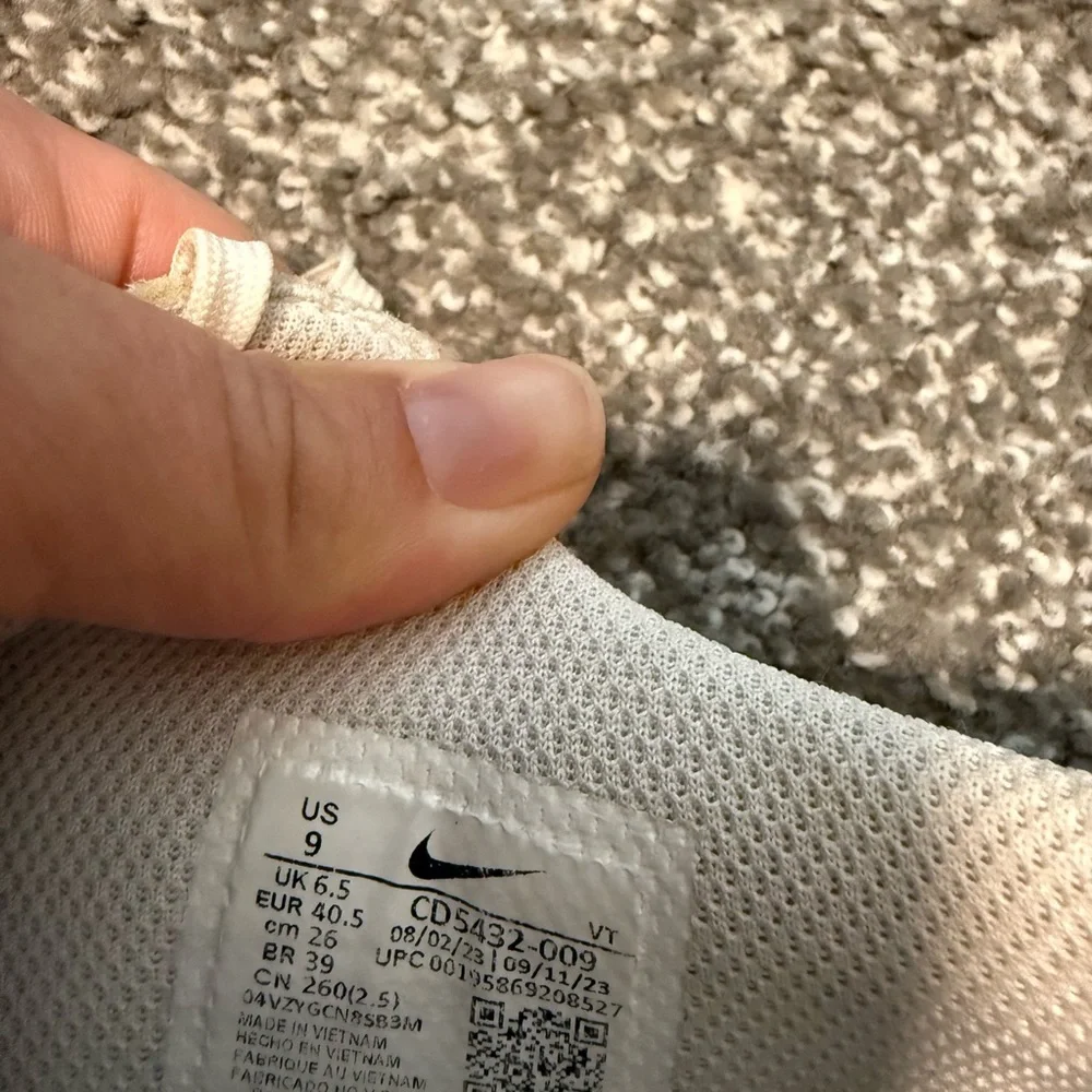 Nike Off-White Air Max Excee Sneakers - Picture 6 of 6